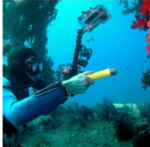 Linterna LED  impermeable para buceo - Imagen 3